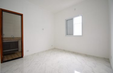 Casa no Flora Rica 2 com Piscina em Peruíbe à venda.