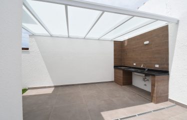 Casa Nova com Piscina à venda em Peruíbe.