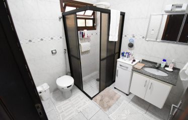 Casa Térrea Mobiliada a poucos metros da Praia a venda em Peruíbe