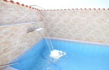 Casa Nova com Piscina em Excelente Localização a venda na Praia de Peruíbe.