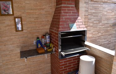 Casa com 3(três) Quartos e Piscina a venda em Peruíbe