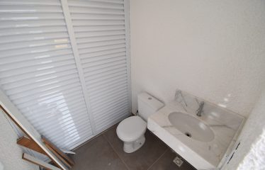 Casa Nova com Piscina à venda em Peruíbe.