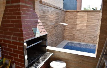 Casa com 3(três) Quartos e Piscina a venda em Peruíbe