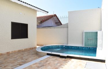 Casa Térrea com Piscina e 3 (três) Suítes a venda em Peruíbe
