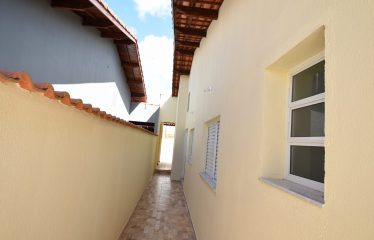 Casa Nova com Piscina em Excelente Localização a venda na Praia de Peruíbe.