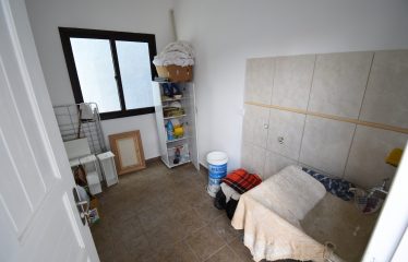 Sobrado com Piscina à venda em Peruíbe.