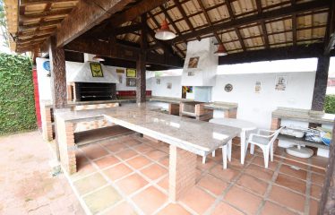 Casa térrea com ampla área de lazer à venda na Praia de Peruíbe