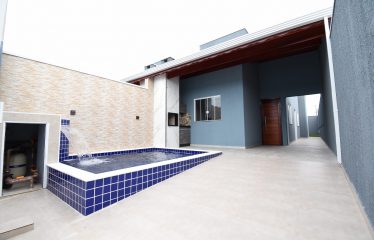 Casa Nova com Piscina em Peruíbe à venda.