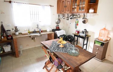 Casa c/ Piscina em Excelente Bairro a venda na Praia de Peruíbe