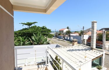 Casa Mobiliada com Vista para o Mar e Piscina à venda em Peruíbe