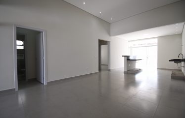 Casa Nova Com Piscina Próximo da Praia À Venda em Peruíbe.