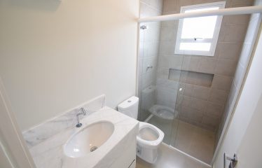 Casa Nova com Piscina à venda em Peruíbe.