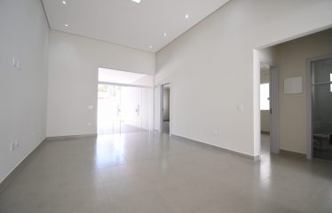 Casa Nova Com Piscina Próximo da Praia À Venda em Peruíbe.