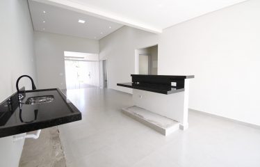 Casa Nova Com Piscina Próximo da Praia À Venda em Peruíbe.