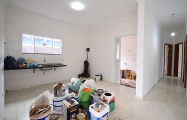 Casa nova em condomínio fechado à venda em Peruíbe.