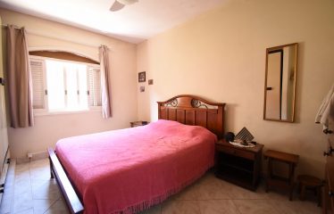 Casa térrea com edícula à venda em Peruíbe.