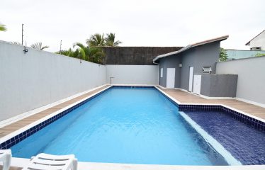 Sobrado com Piscina e Mobiliado a poucos metros da Praia a venda em Peruíbe