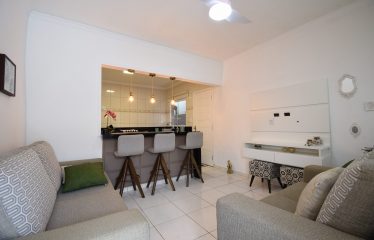 Casa mobiliada à 800 metros da praia à venda em Peruíbe.