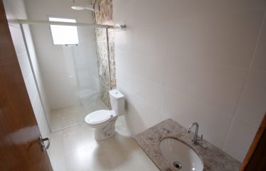 Casa nova em condomínio fechado à venda em Peruíbe.