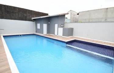 Sobrado com Piscina e Mobiliado a poucos metros da Praia a venda em Peruíbe