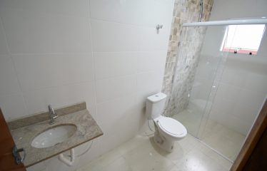 Casa nova em condomínio fechado à venda em Peruíbe.