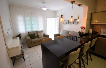 Casa mobiliada à 800 metros da praia à venda em Peruíbe.