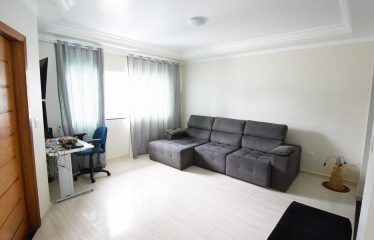 Sobrado com Piscina e Mobiliado a poucos metros da Praia a venda em Peruíbe