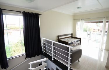 Sobrado com Piscina e Mobiliado a poucos metros da Praia a venda em Peruíbe