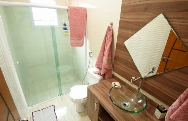 Sobrado com Piscina e Mobiliado a poucos metros da Praia a venda em Peruíbe