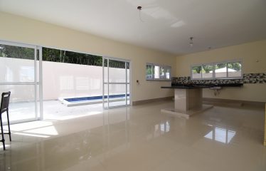 Tríplex em Condomínio com Piscina a venda na Praia de Peruíbe