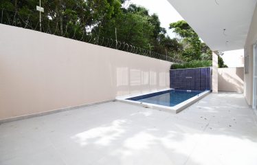 Tríplex em Condomínio com Piscina a venda na Praia de Peruíbe