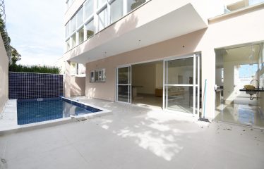 Tríplex em Condomínio com Piscina a venda na Praia de Peruíbe