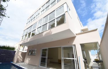 Tríplex em Condomínio com Piscina a venda na Praia de Peruíbe