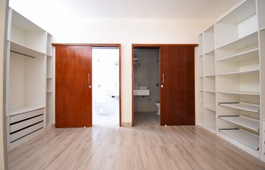 Tríplex em Condomínio com Piscina a venda na Praia de Peruíbe