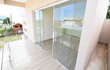 Tríplex em Condomínio com Piscina a venda na Praia de Peruíbe