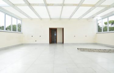 Tríplex em Condomínio com Piscina a venda na Praia de Peruíbe