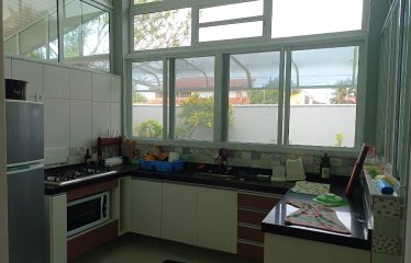 Otima casa a poucos metros da areia da praia – Guaraú