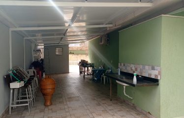 Otima casa a poucos metros da areia da praia – Guaraú