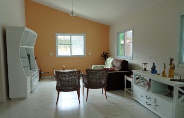 Otima casa a poucos metros da areia da praia – Guaraú