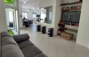 Linda casa – alto padrão – 800 mts da praia