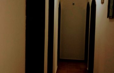 Casa em bairro nobre – 800 mts da praia